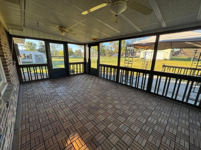 Building Photo - Spacious three bedroom, two bathroom with ...