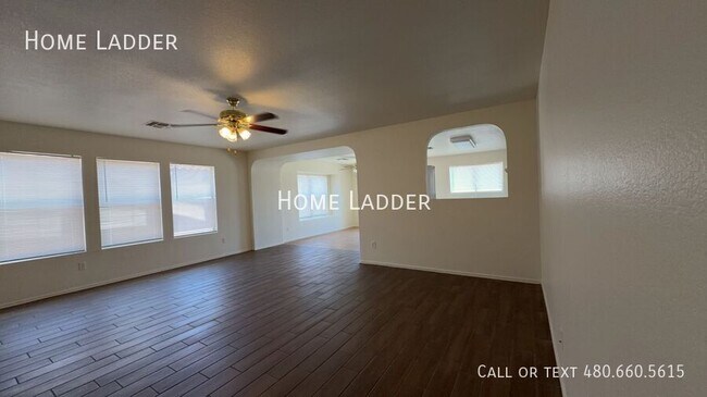 Building Photo - 10665 E Bramble Ave