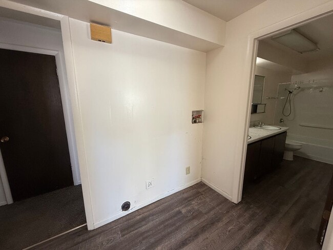 Building Photo - CS-1070 E 800 N