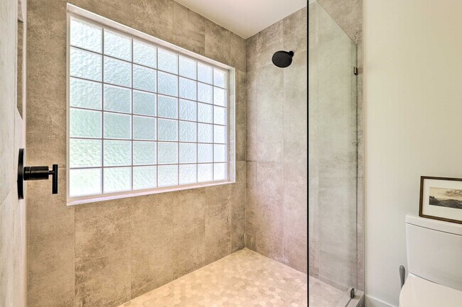 Building Photo - 1155 Grape Ln