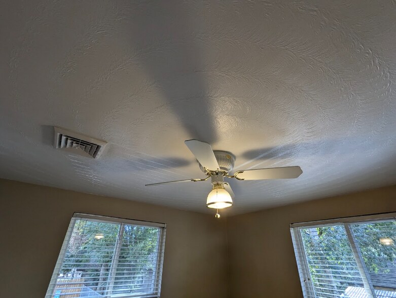 Building Photo - 720 21st St