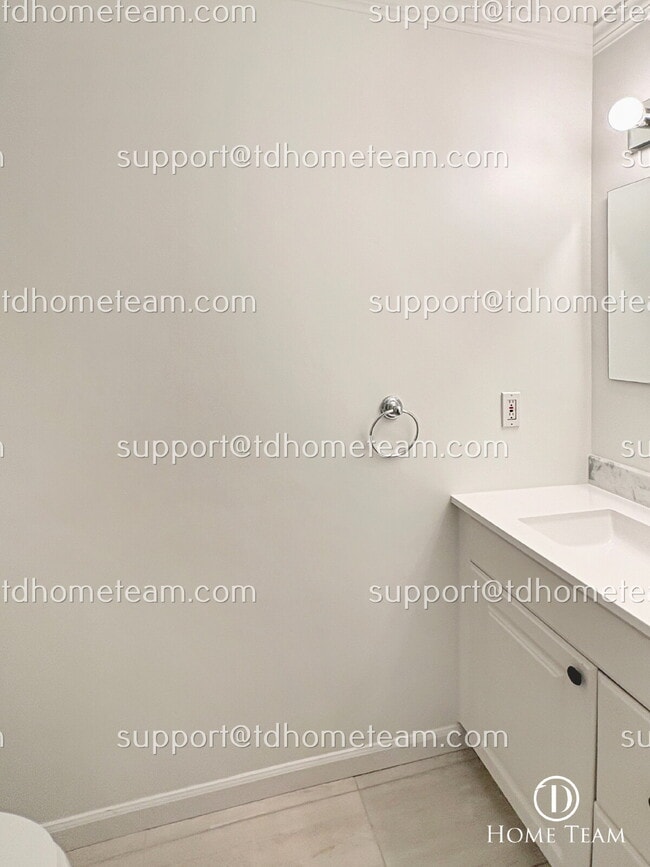Building Photo - "Charming 2-Bed Townhouse with Spacious 12...