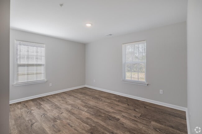 Building Photo - 612 E River Dr