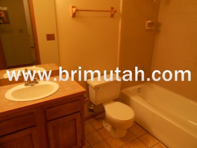 Building Photo - 1304 E 900 S