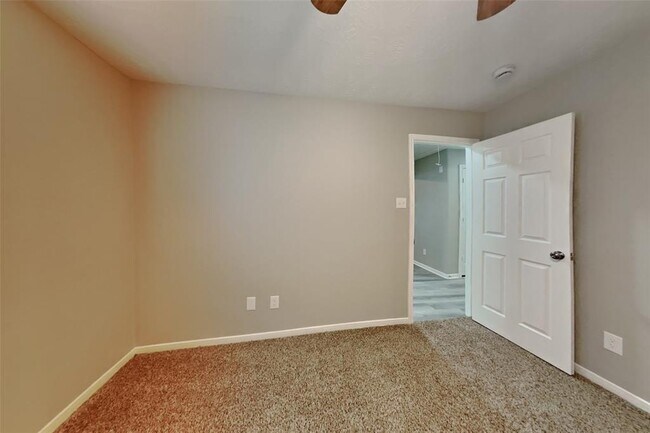 Building Photo - 18502 Dinner Creek Dr