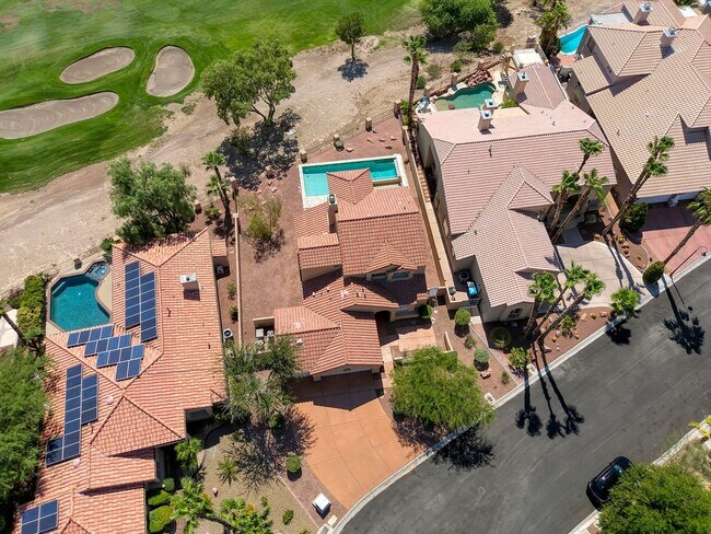 Building Photo - POOL HOME WITH LUSCIOUS GOLF COURSE & MAJE...