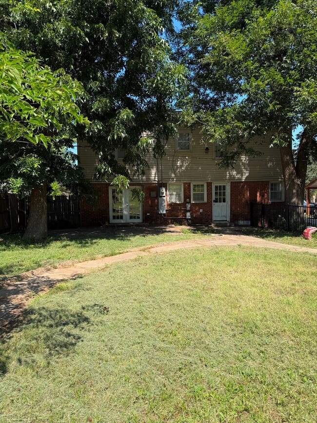 Building Photo - Renovated 2 Story, Large Lot, 3 Bedrooms and 2 1/2 bathrooms