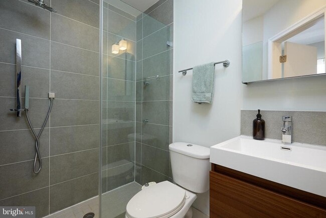 Building Photo - 421 Longfellow St NW