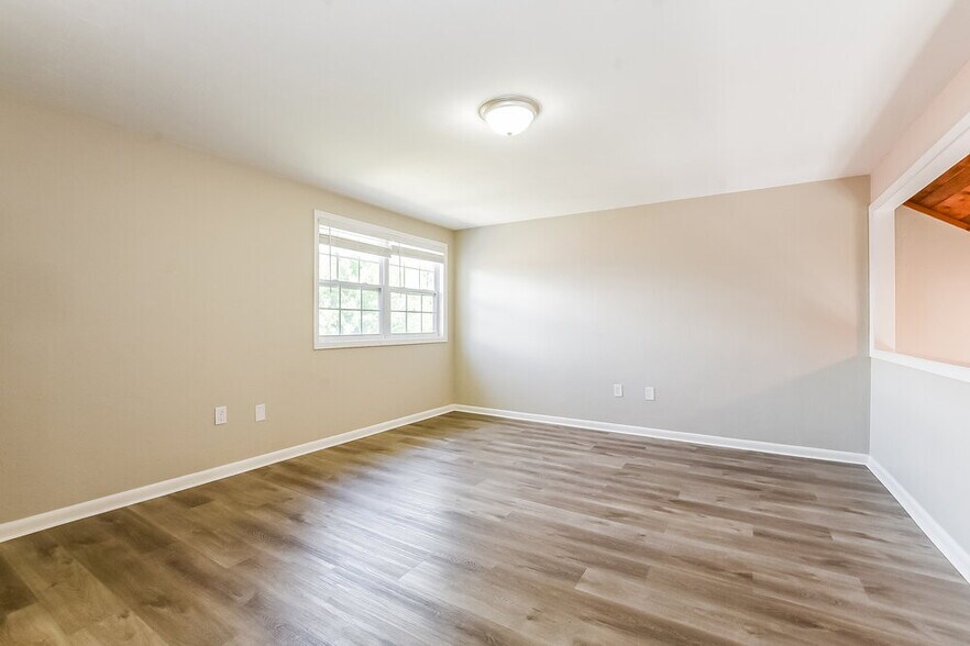 Building Photo - 104 1st St Ct