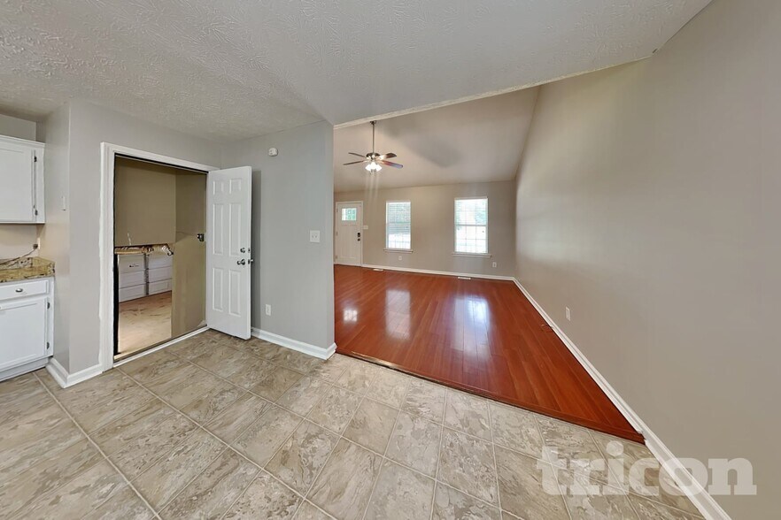Building Photo - 48 Hale Haven Dr