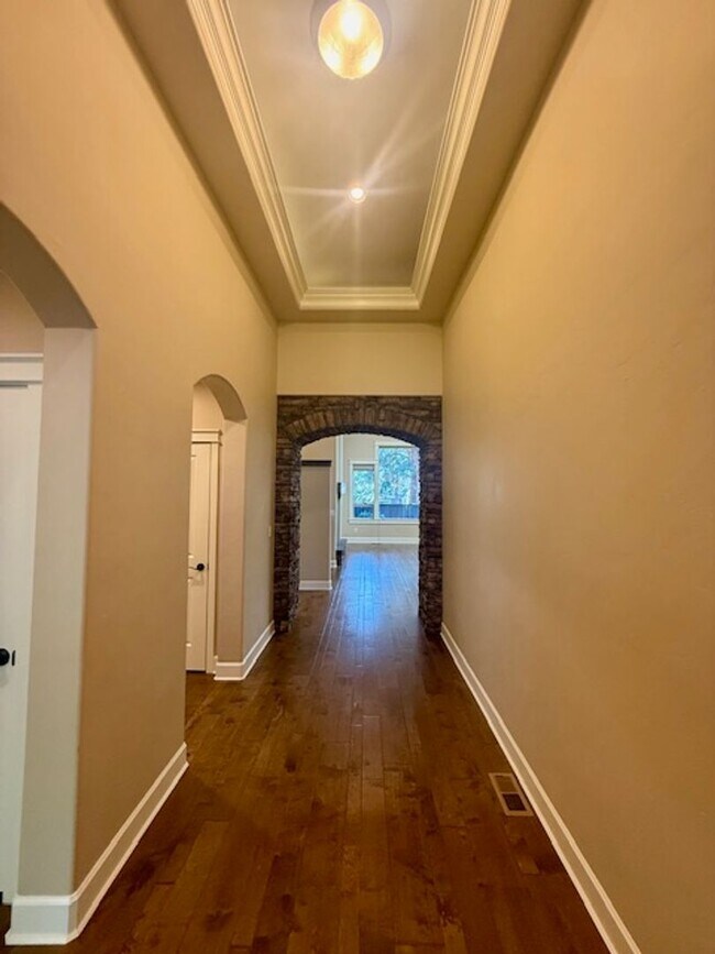 Building Photo - Luxury Home in Stonegate with Community Pool!