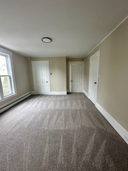 Building Photo - 367 Lake Ave