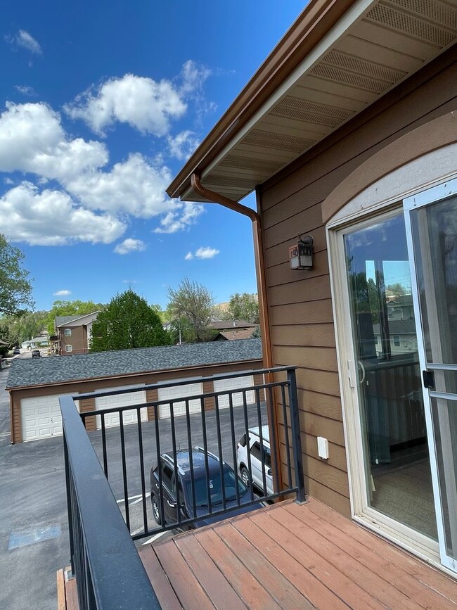 Building Photo - 2 Bedroom, 2 Bath Condo for Rent