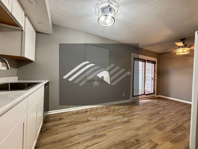 Building Photo - 1173 Navaho Dr