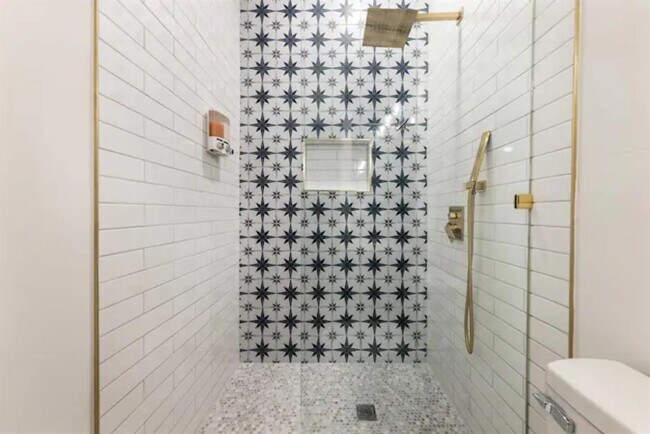 Building Photo - 2319 Santa Rita St