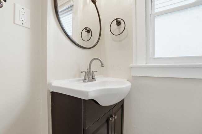 Building Photo - 270 S Cypress Ave