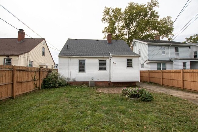 Building Photo - 6206 Alber Ave