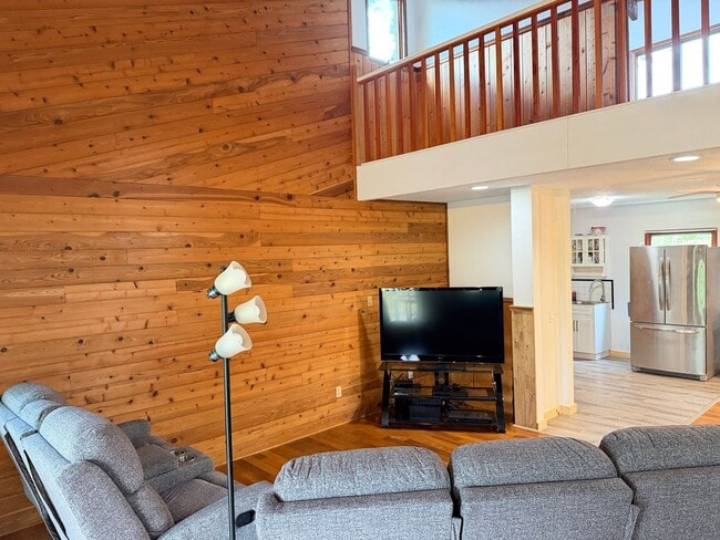 Building Photo - 2916B Ainaola Dr