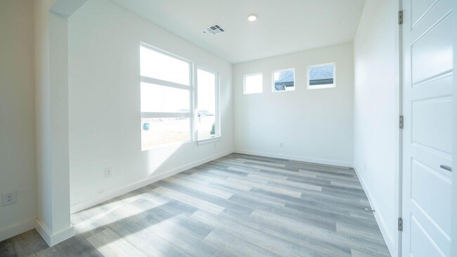 Building Photo - Modern/Newer Home in East Edmond + 4 bed +...