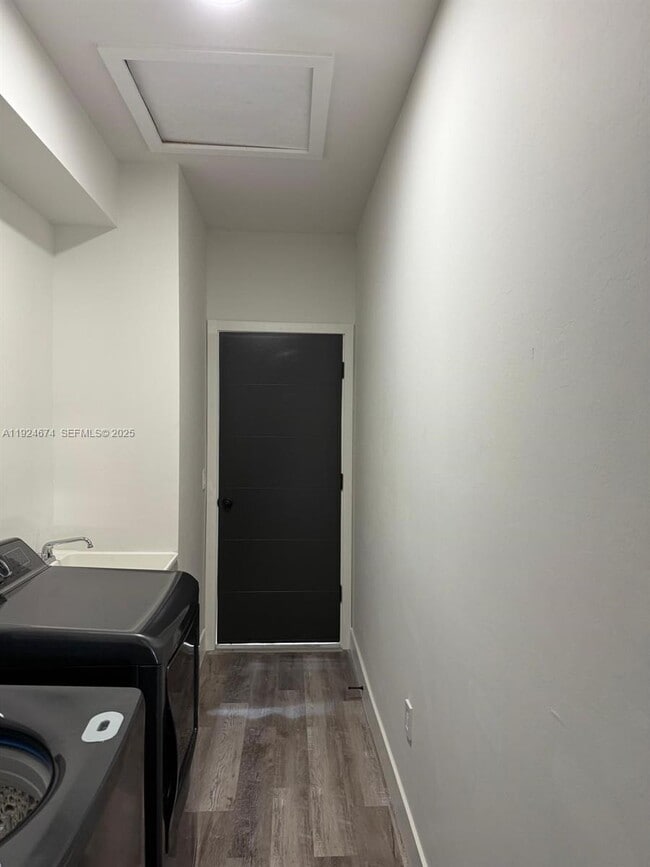 Building Photo - 710 Bedford Point Ave