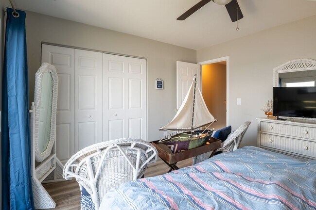 Building Photo - Jolly Roger @ 15 Bermuda Landing