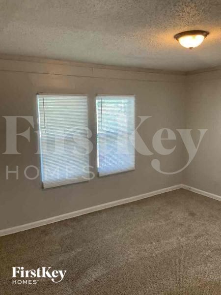 Building Photo - 817 Beechwood Ave SW