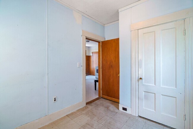 Building Photo - 135 Sagamore St