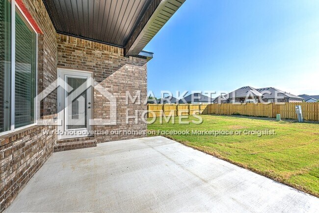 Building Photo - 375 Canada Dr