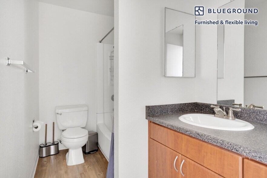 Building Photo - 1600 Villa St