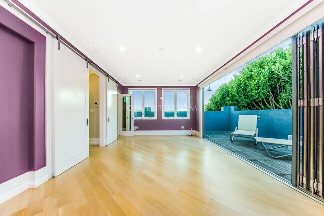Building Photo - 1297 Dolores St