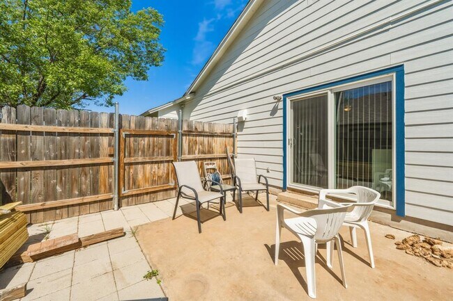 Building Photo - 513 Texas Ave