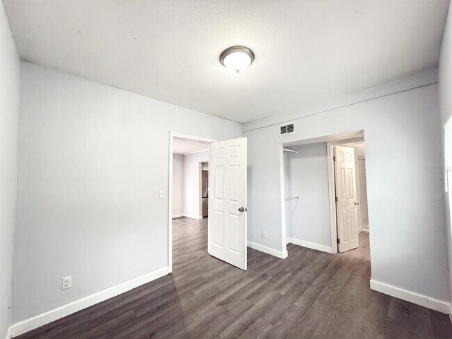 Building Photo - 2882 S Sanford Ave