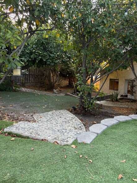 Building Photo - 538 Kendall Ave
