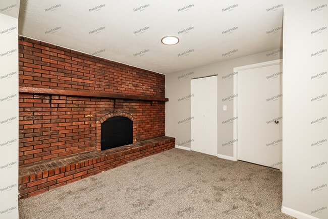 Building Photo - 705 Peach Orchard Dr