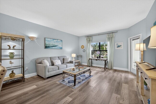 Building Photo - 500 Uno Lago Dr