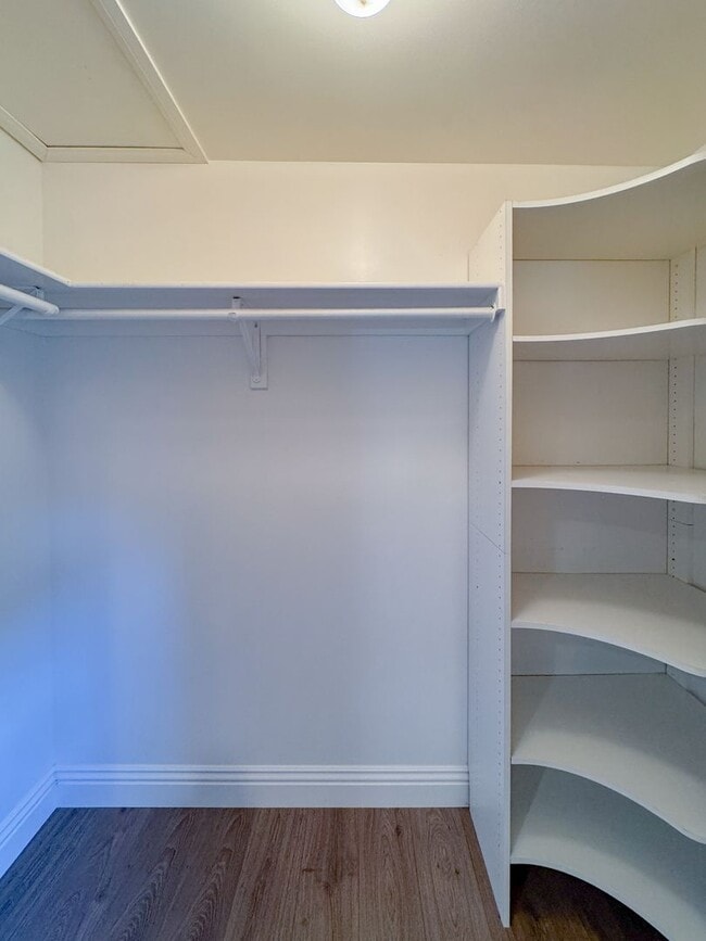 Building Photo - Gorgeous 3 Bedroom 2 Bath Updated Front House for Lease Near SoFi! (Building of ADU in the back)