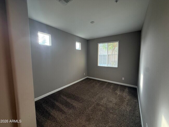 Building Photo - 1255 N Arizona Ave