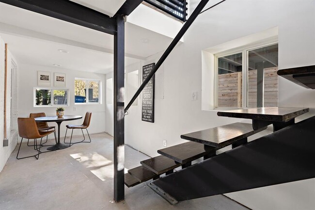 Building Photo - 701 Highland Ave