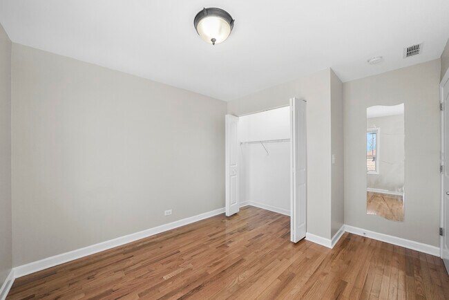 Building Photo - 3423 Ridgeland Ave