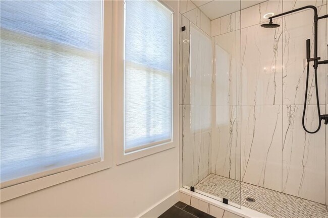 Building Photo - 997 Wylie St SE