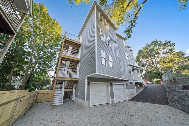 Building Photo - 52 Bellevue St