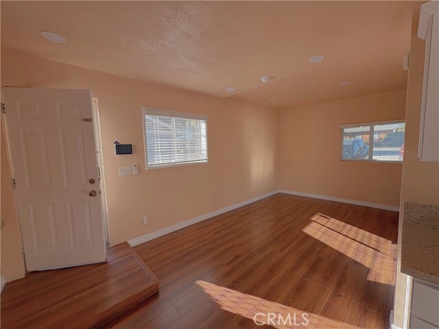 Building Photo - 1322 W 11th St