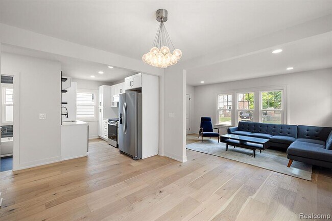 Building Photo - 308-310 East Harry Ave