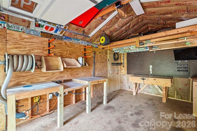 Building Photo - 5020 Fox Hollow Dr