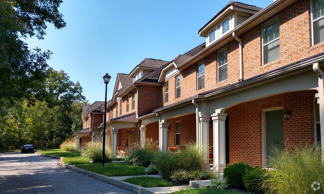 Front of Townhomes - 188 Park Pointe Way