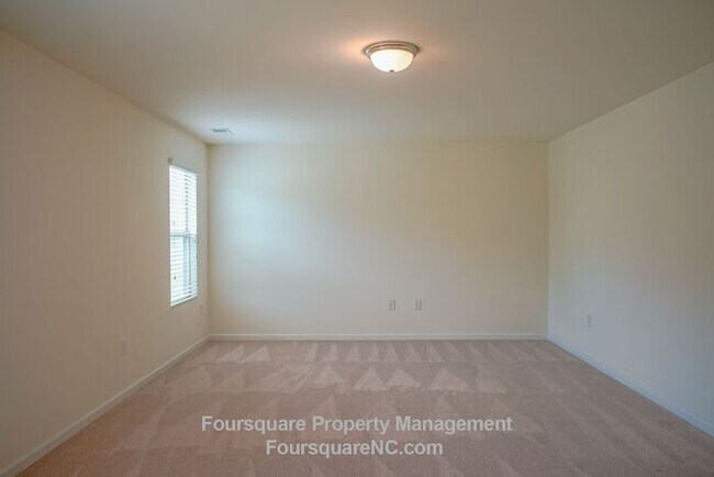 Building Photo - Spacious Single-Family Home with 1st Floor Office, Loft & Fenced Backyard , Includes Washer/Dryer