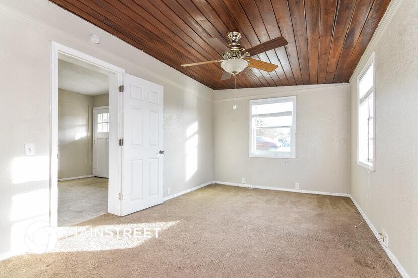 Building Photo - 2184 Colonial Ave