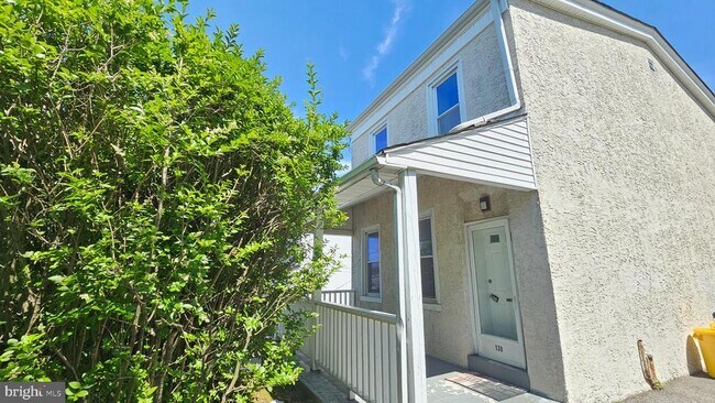 Building Photo - 130 Rockland Ave