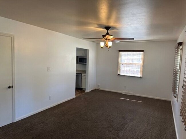 Building Photo - Attractive 3 BR House in Beaumont! Finishe...