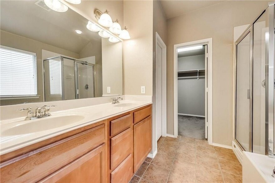 Building Photo - 2004 Zavala Dr